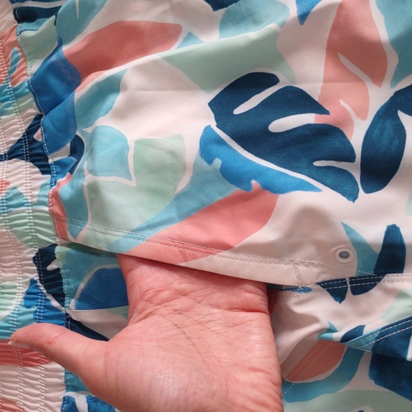 NWT Old Navy XXL Geo Print Stretch Tech Quick Dry Shorts - Picture 7 of 16